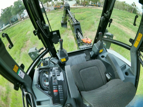 Экскаватор погрузчик Cukurova 885XG